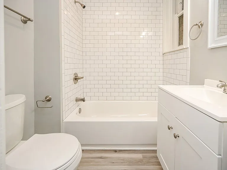 2562 Woodburn Ave #19 — Photo 7