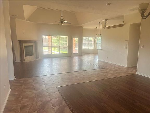 5th image of 11824 Bellhurst Ave