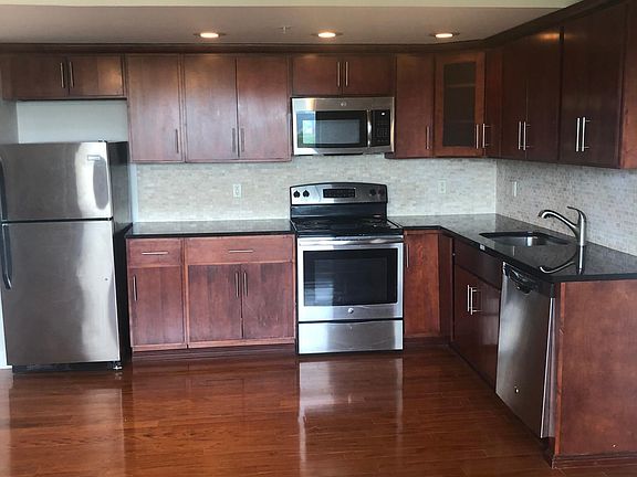 5th image of 60 Parkway Dr E APT 11H