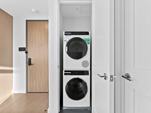 38-20 Parsons Boulevard image 8 of 19