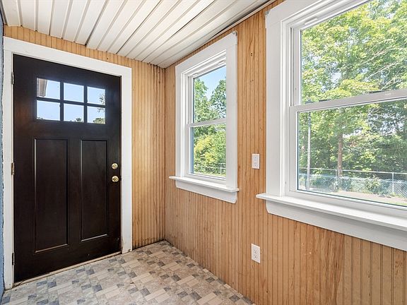 5th image of 44 Norwood Ave