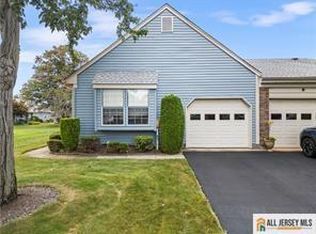 16 Alexander Hamilton Ct #B, Monroe Township, NJ 08831
