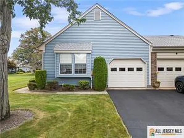 16 Alexander Hamilton Ct #B, Monroe Township, NJ 08831