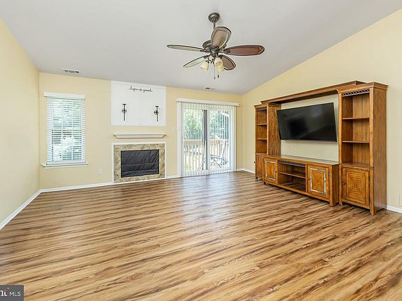 4th image of 448 Durham Ct