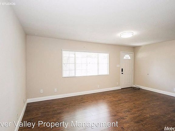 3rd image of 2541 Dale Ave