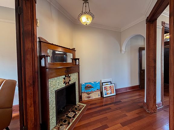 5th image of 1213 Linden Pl NE