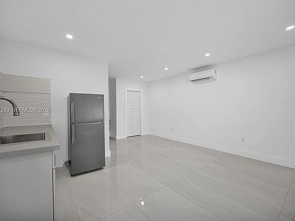3rd image of 570 NW 48th St #B