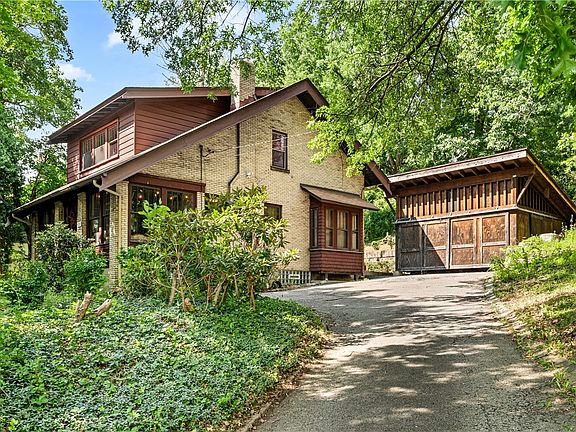 3rd image of 137 Elmore Rd