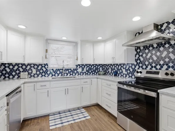 108 Harbor Dr Unit 102, Runaway Bay, TX 76426