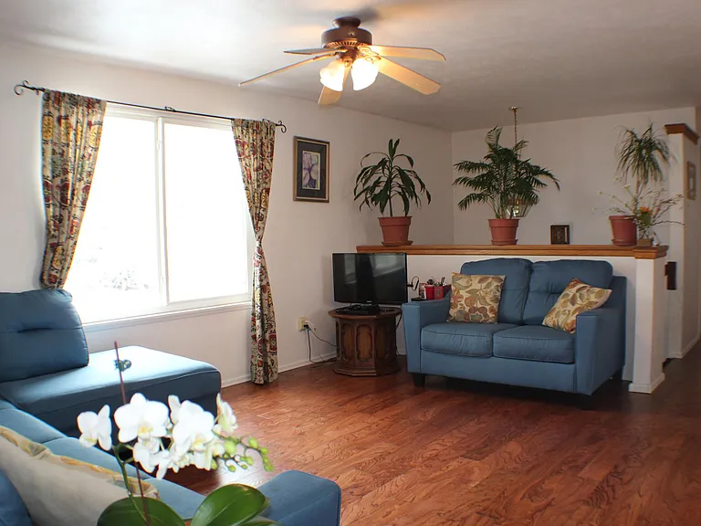 813 Winchester Dr — Photo 4