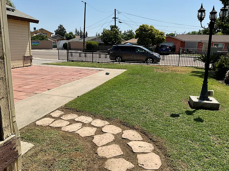 2041 Thompson Ave — Photo 31
