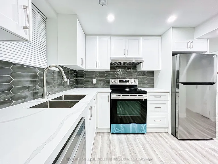 88 Hewitt Cres — Photo 4
