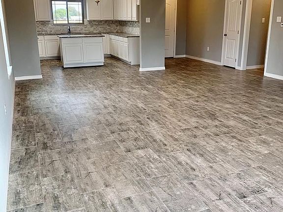 3rd image of 314 Salt Creek Dr