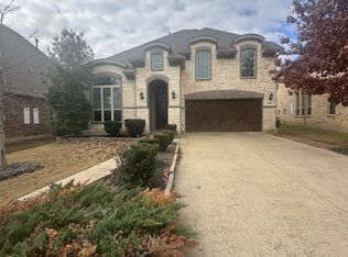 903 Red Deer Dr, Euless, TX 76039