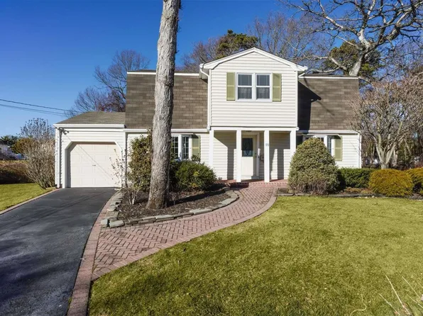 18 Brancatelli Court, West Islip, NY 11795