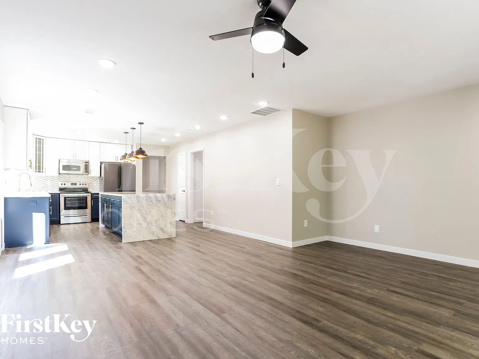 3 bed, 2.0 bath, 1279 sqft, $2,840 — Photo 4