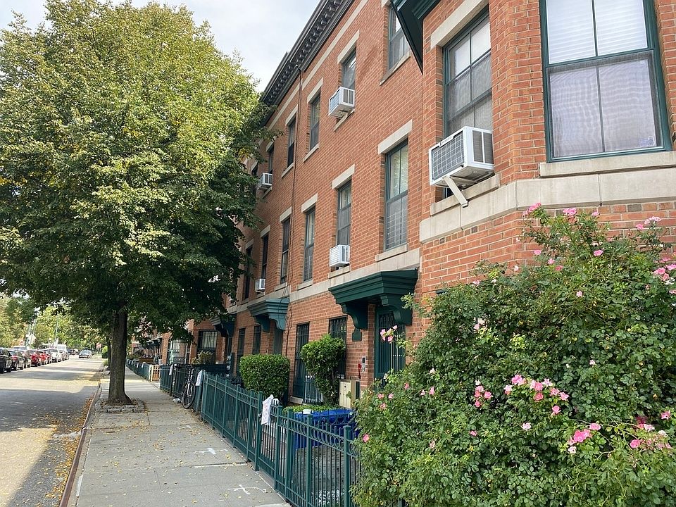 1st image of 387 Cumberland St APT 2