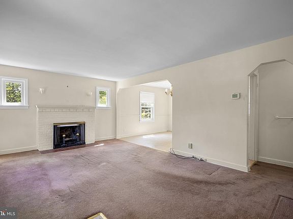 3rd image of 319 Saint Lawrence Dr