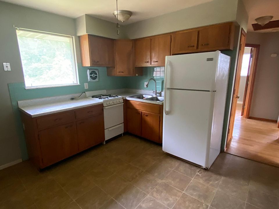 2nd image of 2420 Chesstal St #2420