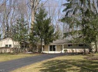 80 Skyline Dr, Moreland Hills, OH 44022