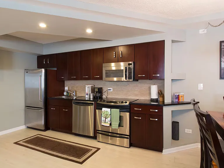 163 W Division St #208 — Photo 2