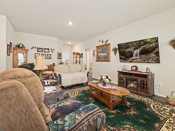5th image of 804 S Excelsior Dr