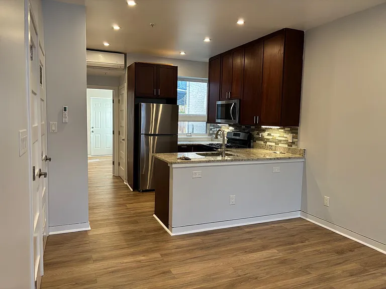 537 Florida Ave NW #2 — Photo 2