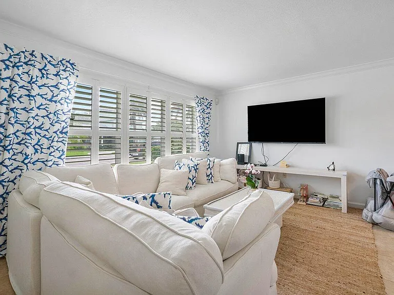 125 Gregory Pl — Photo 4