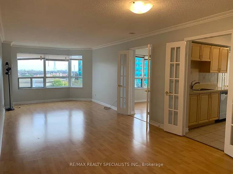 25 Kingsbridge Garden Cir #517 — Photo 13