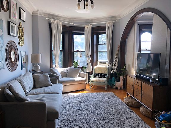 3rd image of 567 9th St Ste 3