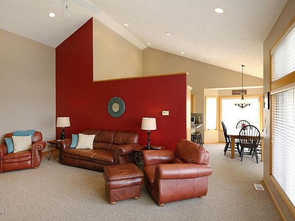 4th image of 9175 Glengarry Ct SE