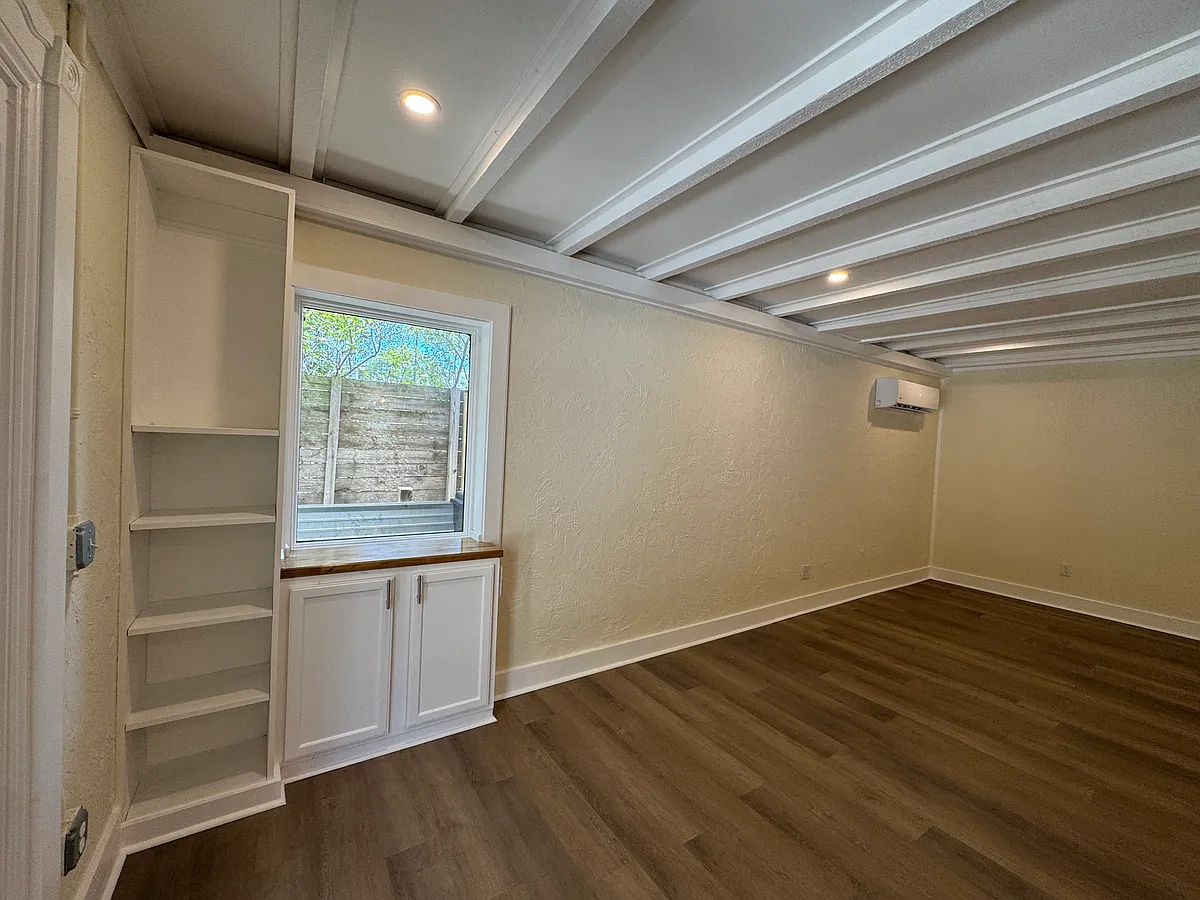 Building Photo - 1829 Old Beach Rd #B