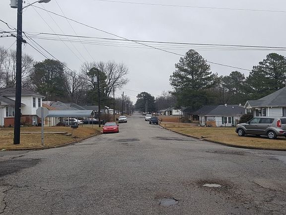 4th image of 1490 Harris St