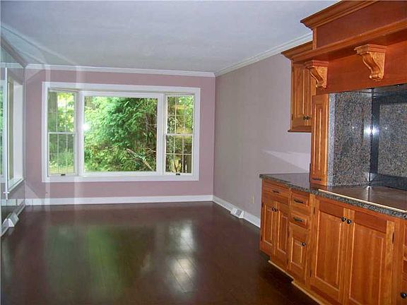 4th image of 3273 Georgian Ct