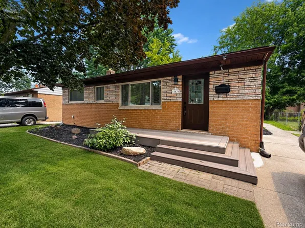 33424 Cheryl St S, Clinton Township, MI 48035