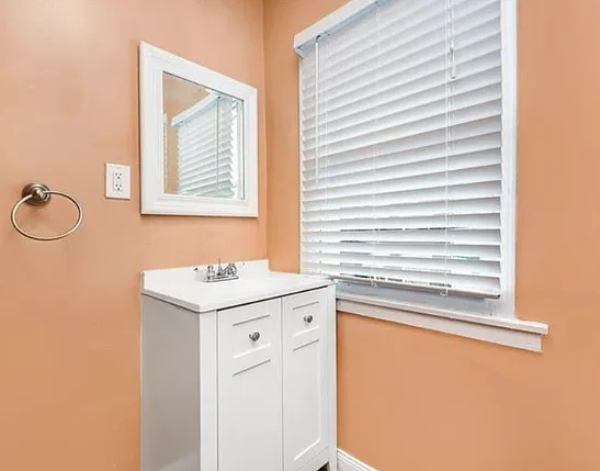 140 Home St — Photo 16
