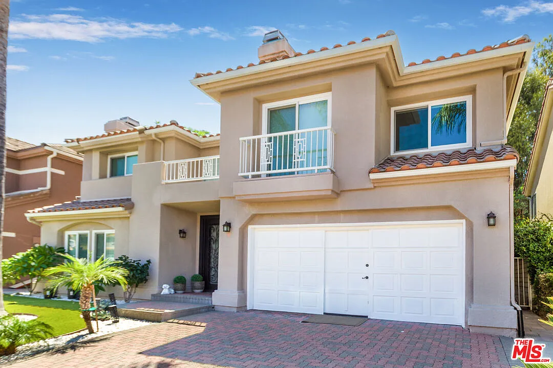 4 bed, 3.5 bath, 2792 sqft, $6,450 — Photo 2