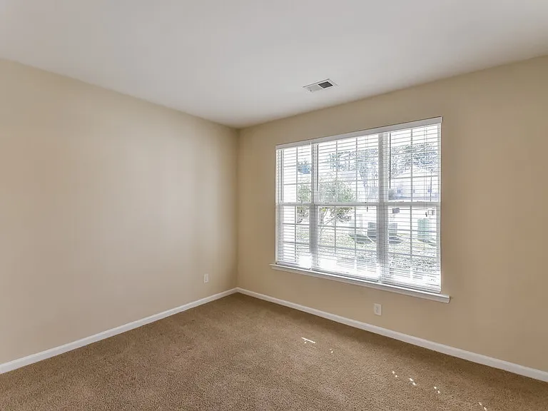 1061 Southwood Dr — Photo 12