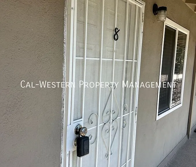 846 Emory St #8 — Photo 2