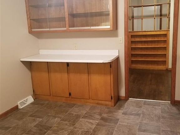 4th image of 418 Jefferson St