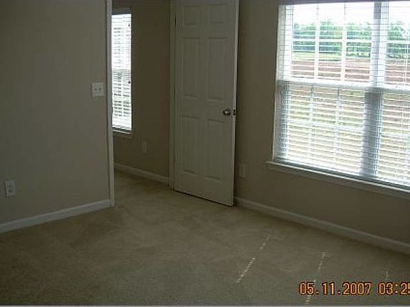 5th image of 246 Neal Ave