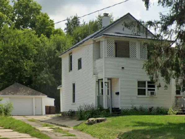 1407 S Oak Ave, Freeport, IL 61032