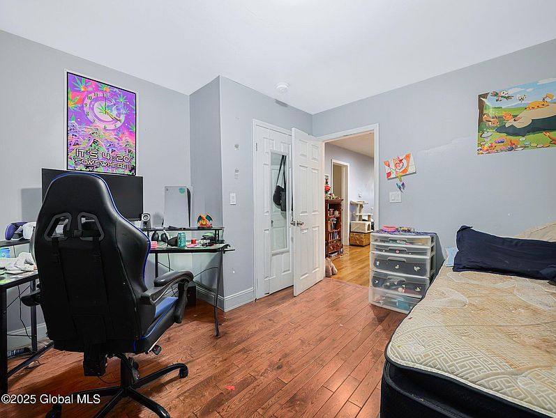 4th image of 836 Bridge Street