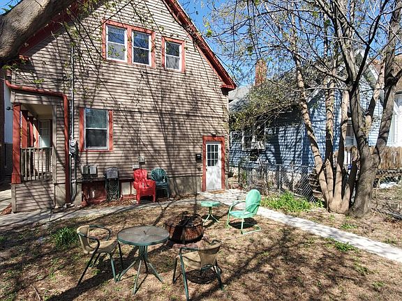 3rd image of 3008 N Oakland Ave #A