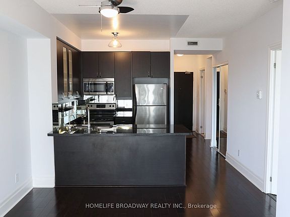 4th image of 1 Upper Duke Cres #806