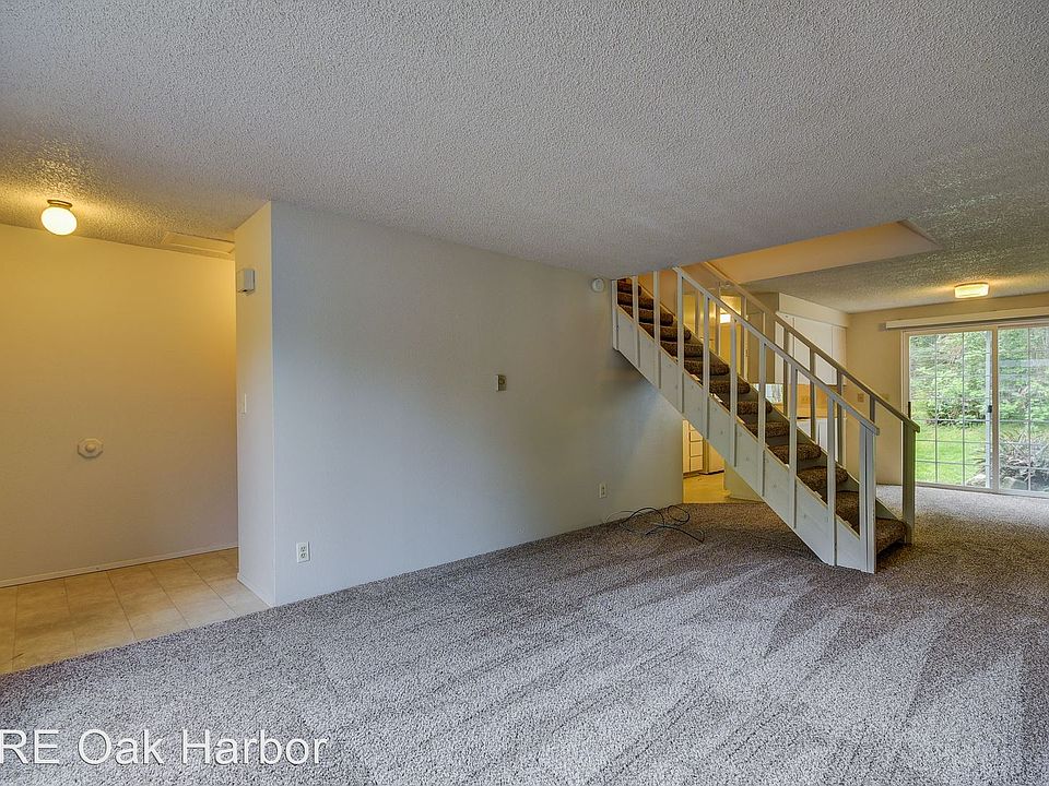 1st image of 835 SW Harrier Cir APT 8