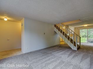 835 SW Harrier Cir APT 8, Oak Harbor, WA 98277