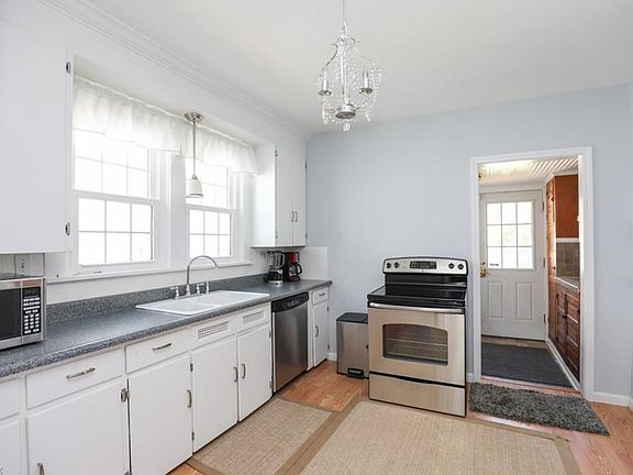 4th image of 1230 E 3rd St