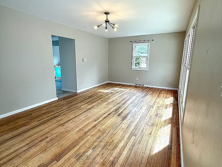 3 bed, 1250 sqft, $2,350 — Photo 4