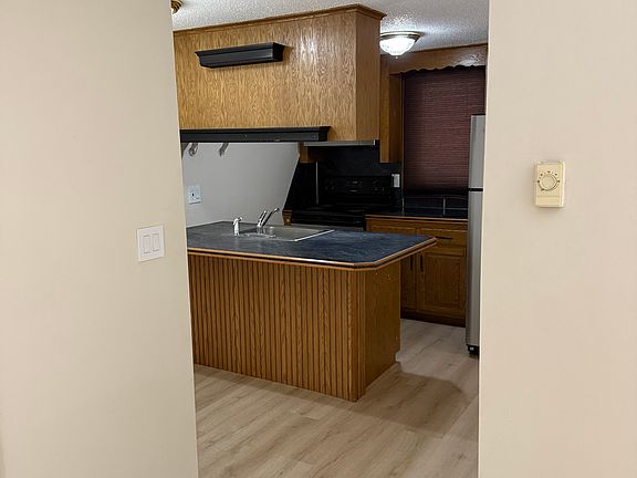 5th image of 482 East St